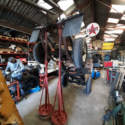 Renovation of a classic Land Rover chassis