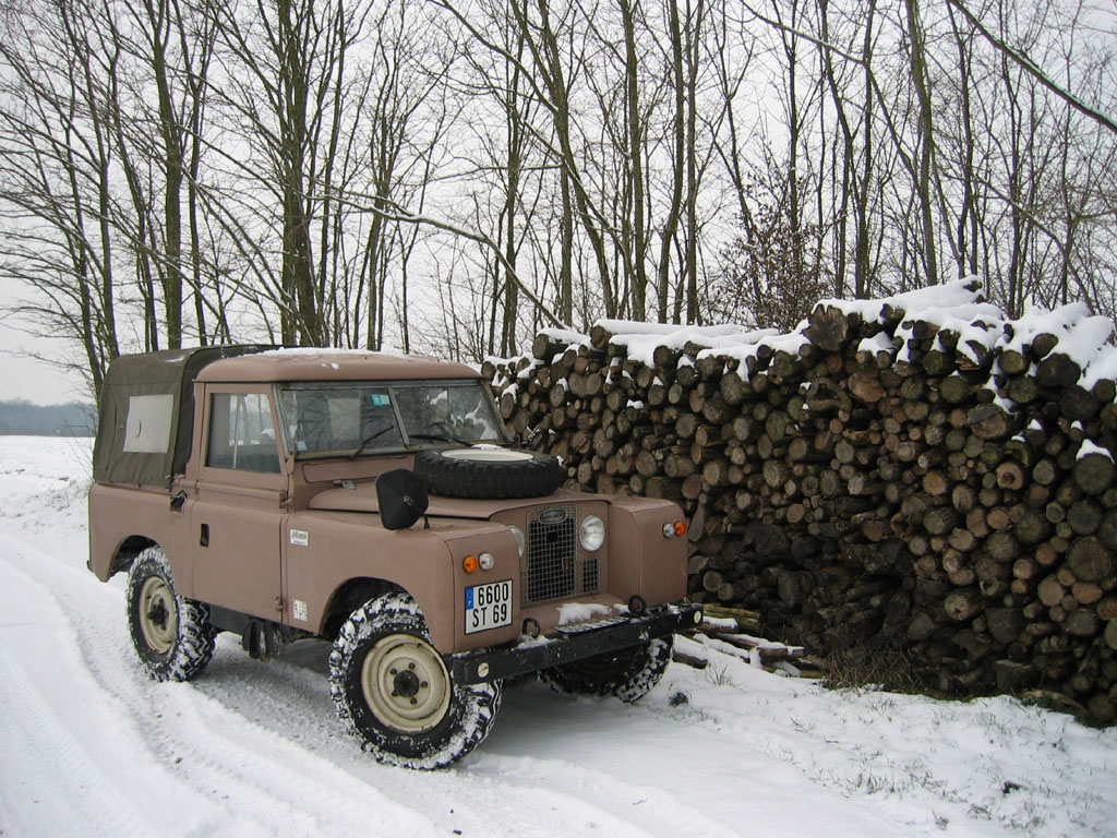 Land Rover SIIA pick-up cab in
                the snow.