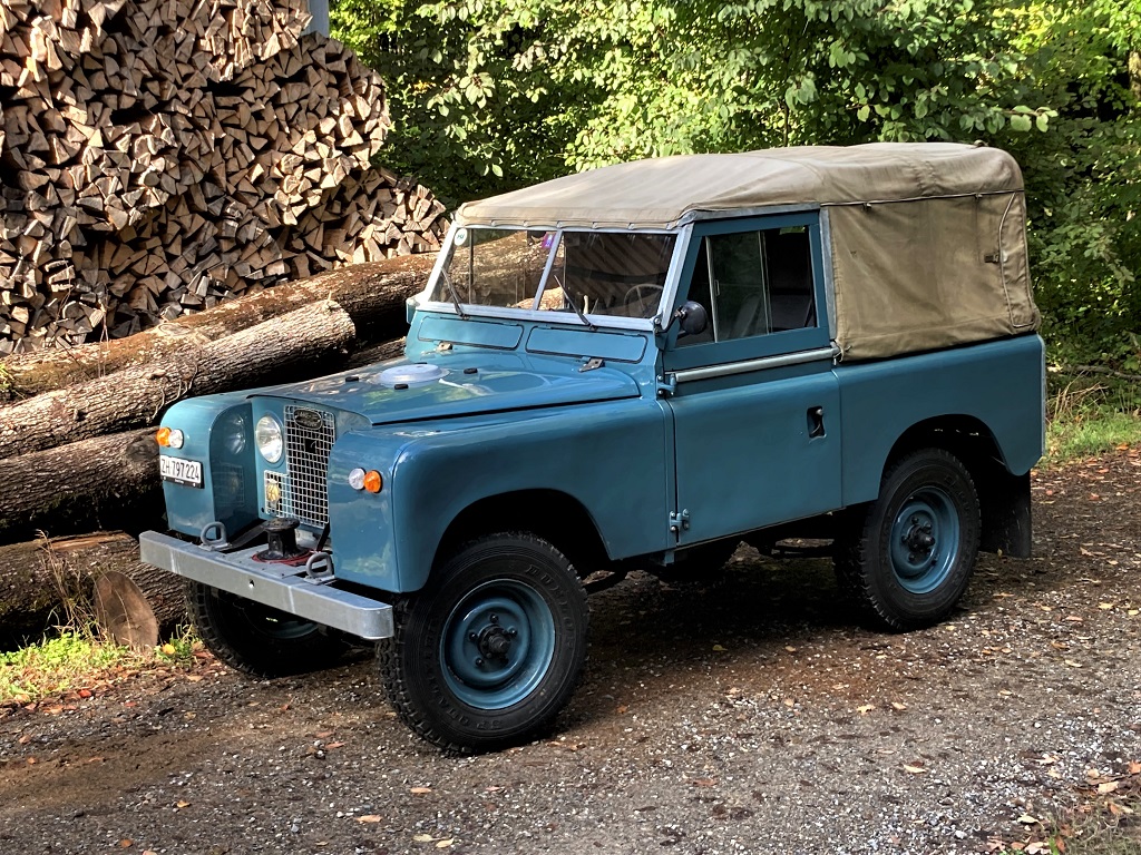 Land Rover Series soft-top
                  canvas.